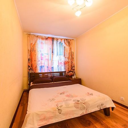Apartment On Hryhoriia Chuprynky Kiev Dış mekan fotoğraf