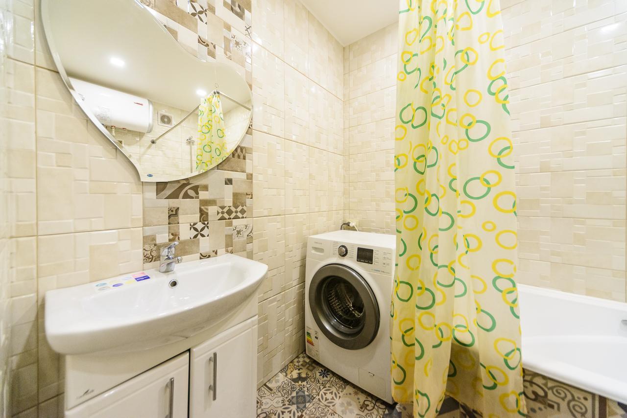 Apartment On Hryhoriia Chuprynky Kiev Dış mekan fotoğraf