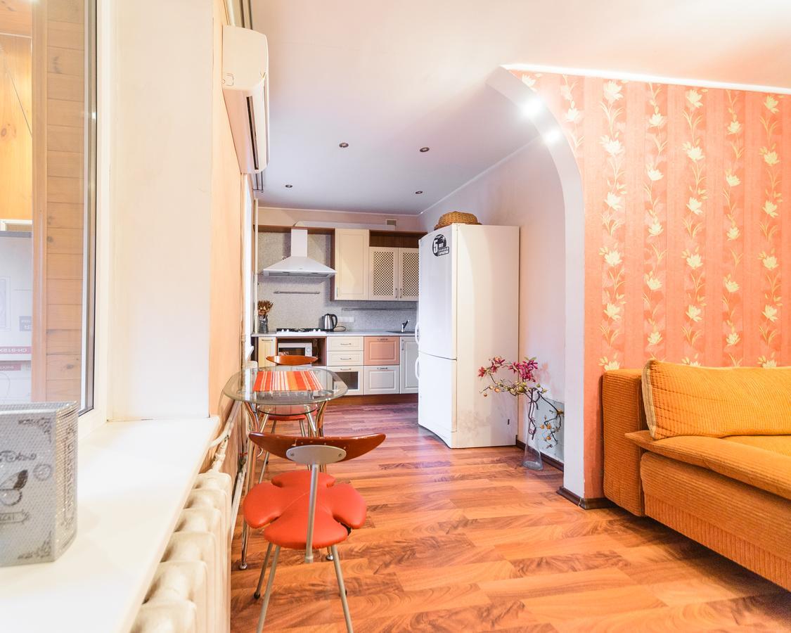 Apartment On Hryhoriia Chuprynky Kiev Dış mekan fotoğraf